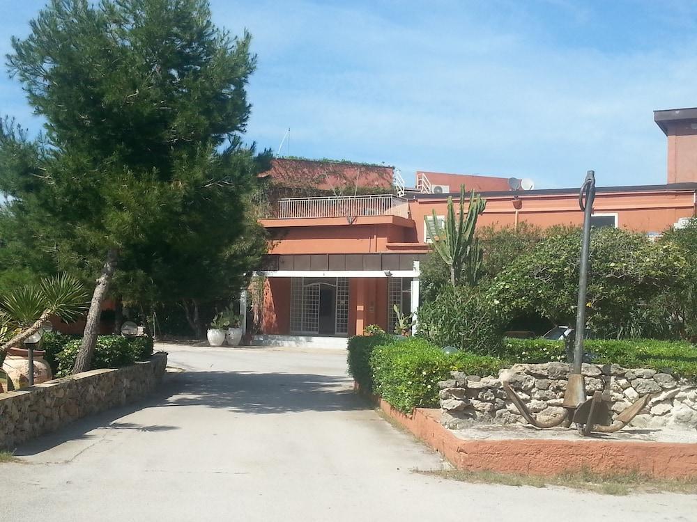 Hotel Sport Club Portorais Carini Exterior photo